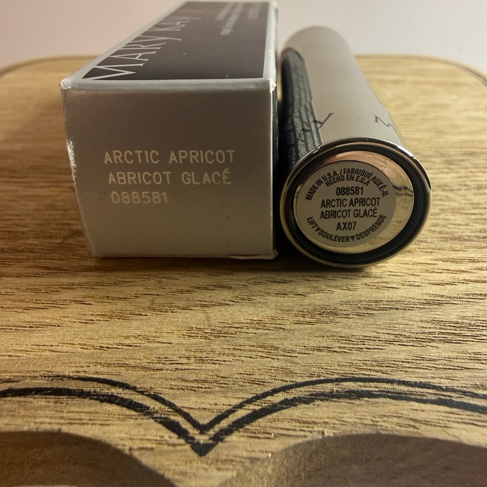 Mary Kay True Dimensions Sheer Lipstick Arctic Apricot 088581 (AX07) Full Size - Picture 2 of 3